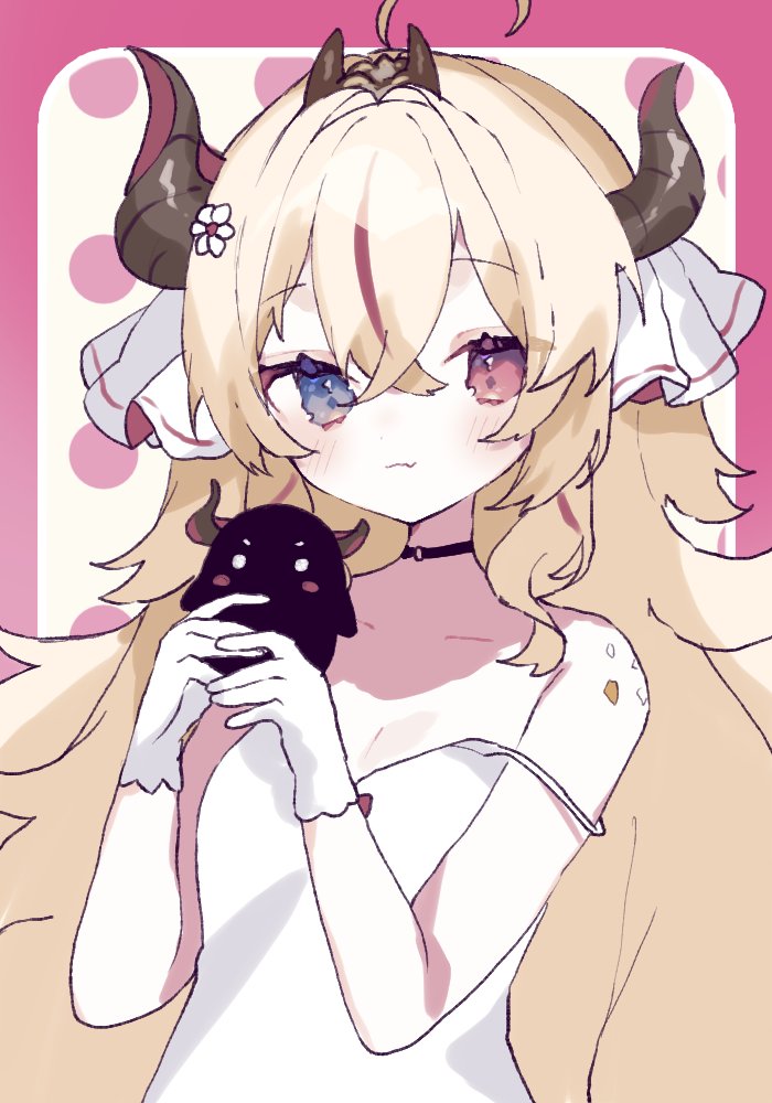 1girl, ahoge, black_choker, blonde_hair, blue_eyes, blush, choker, collarbone