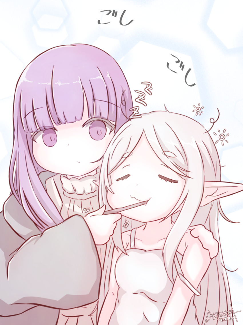 2girls, 4m_yugami, black_coat, black_robe, blunt_bangs, brushing_another's_teeth, capelet, chibi