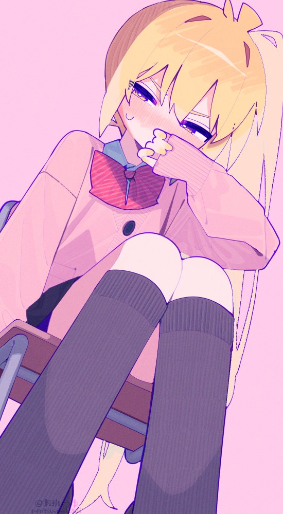 1girl, akita_neru, antenna_hair, aoi_tsuyu, black_socks, blonde_hair, blush, bow, bowtie, cardigan, chair, covering_face, covering_own_mouth, feet_out_of_frame, hand_up, hashtag-only_commentary, kneehighs, long_hair, long_sleeves, navel, on_chair, pink_background, pink_cardigan, pinstripe_bowtie, red_bow, red_bowtie, side_ponytail, sitting, socks, solo, sweat, triple_ryuunen, vocaloid, yellow_eyes, zako_(vocaloid)