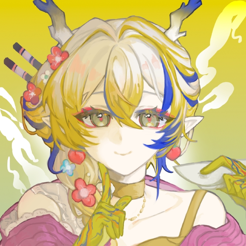 1girl, arknights, bare_shoulders, blonde_hair, blue_hair, chinese_commentary, choker, closed_mouth, colored_extremities, commentary_request, cup, dragon_girl, dragon_horns, eyeliner, finger_to_cheek, flower, green_eyes, guagua_mimimi, hair_between_eyes, hair_flower, hair_ornament, holding, horns, long_hair, looking_at_viewer, makeup, multicolored_hair, off_shoulder, official_alternate_costume, pink_eyeliner, poi_(phrase), sakazuki, shu_(arknights), shu_(spring_feast)_(arknights), smile, solo, spaghetti_strap, upper_body, white_hair, yellow_background, yellow_choker