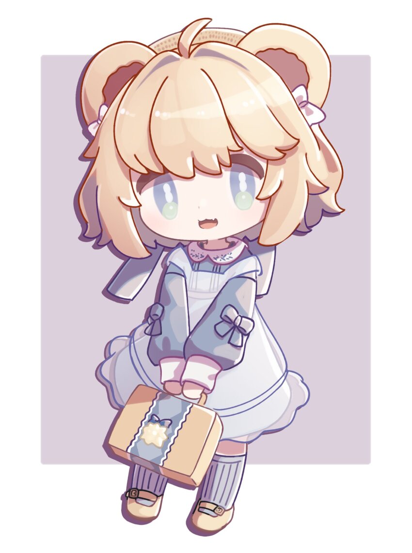 1girl, :3, :d, ahoge, animal_ears, apron, bag, bear_ears, bear_girl, beret, blonde_hair, blue_bow, blue_dress, blue_eyes, blue_shirt, blue_socks, blush, border, bow, briefcase, brown_background, brown_hair, brown_shoes, chibi, collared_dress, collared_shirt, dress, eyebrows_hidden_by_hair, fang, full_body, grey_background, grey_socks, hair_between_eyes, hair_bow, hair_intakes, hat, highres, holding, holding_bag, holding_briefcase, kindergarten_uniform, kneehighs, long_sleeves, looking_at_viewer, mary_janes, open_mouth, puffy_long_sleeves, puffy_sleeves, purple_background, ribbed_socks, rue(vrchat), shirt, shoes, short_hair, simple_background, sleeveless, sleeveless_dress, sleeves_past_wrists, smile, socks, solo, standing, striped_clothes, striped_socks, suitcase, trim5654, two-tone_background, vertical-striped_clothes, vertical-striped_socks, vrchat, white_apron, white_background, white_bow, white_dress, white_socks, yellow_shoes