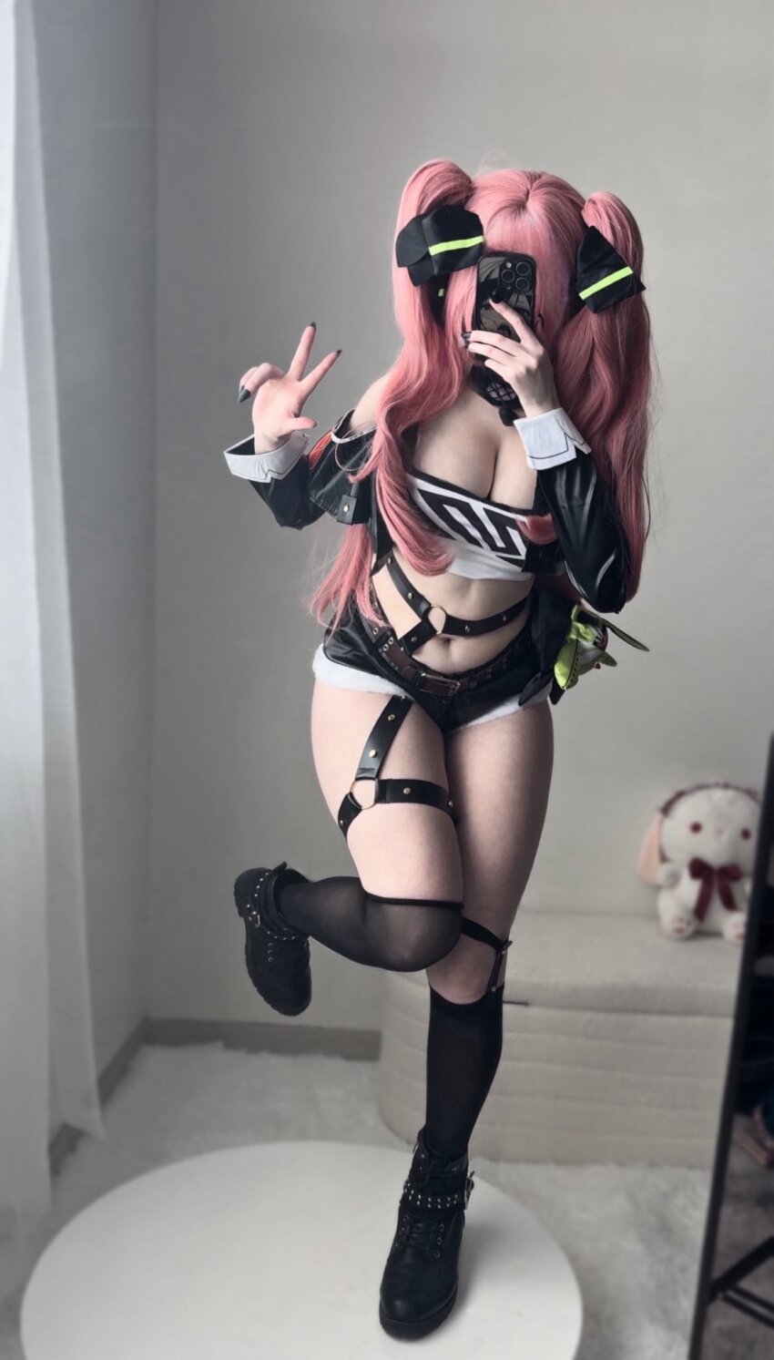 1girl, breasts, cleavage, cosplay, full_body, hair_ornament, highres, kltt3y