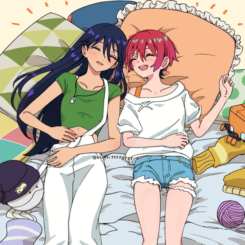 2girls, ^_^, amate_yuzuriha, artist_name, beanie, bhachi88888888, blue_hat, blue_shorts