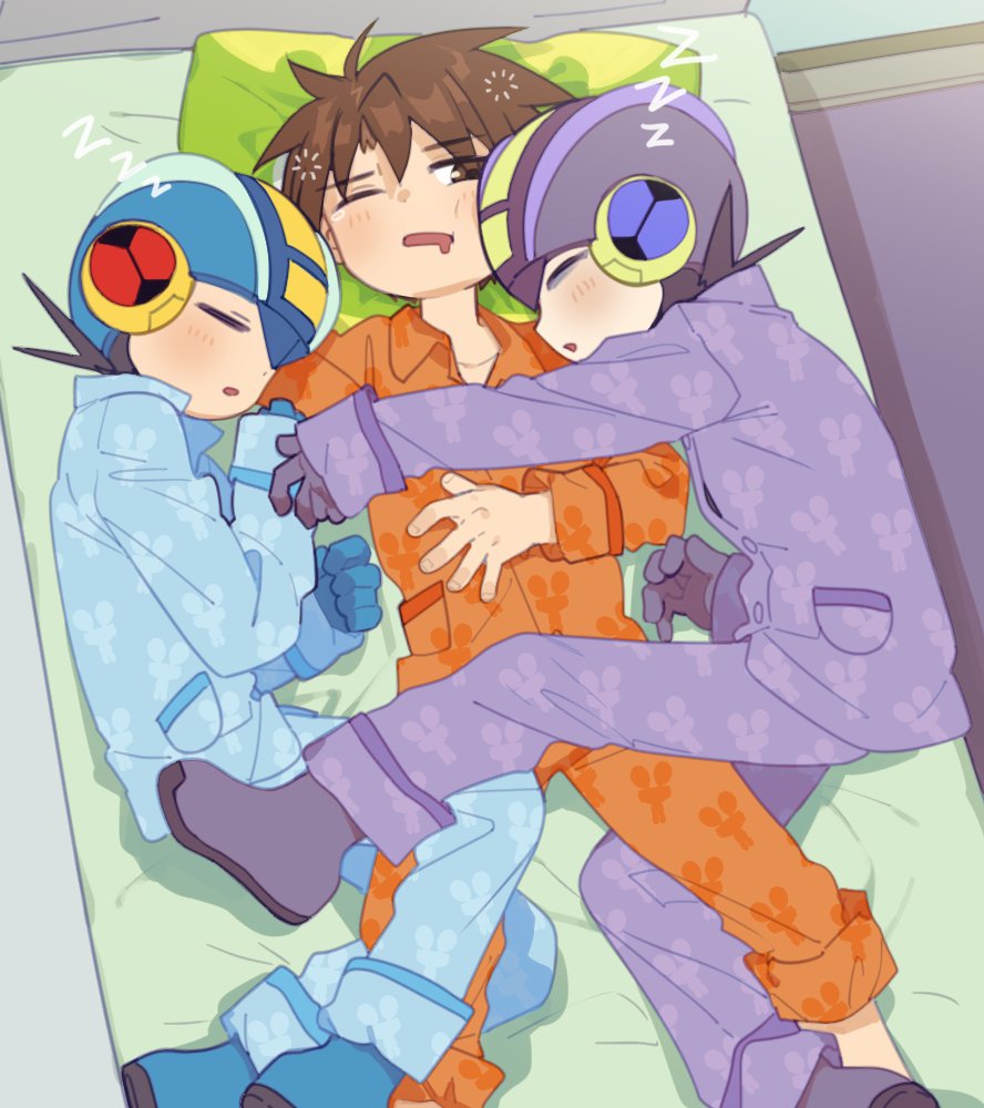 3boys, blue_helmet, blue_pajamas, blue_pants, blue_shirt, brothers, brown_eyes, brown_hair