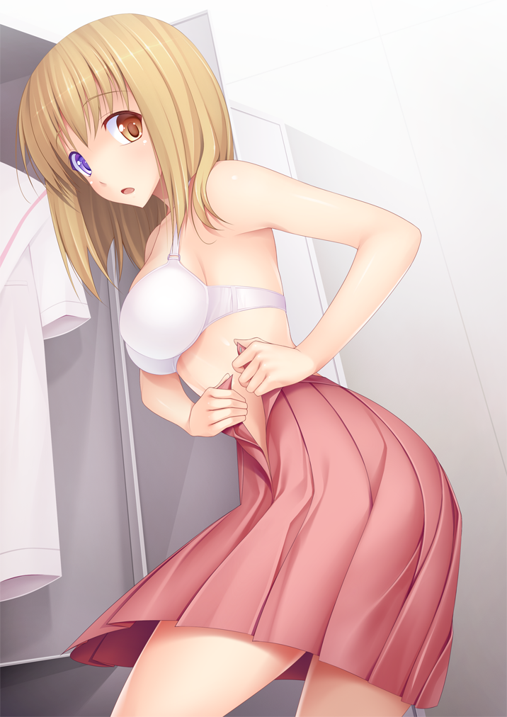 1girl, 440_(straight440), bad_id, bad_pixiv_id, blonde_hair, bra, breasts, female_focus