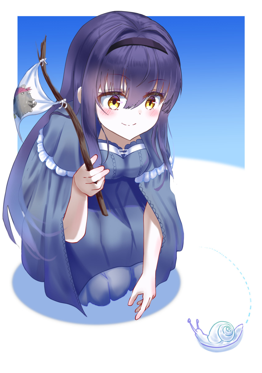 1girl, animal_print, black_camisole, black_hair, black_hairband, black_skirt, blue_background, blue_capelet