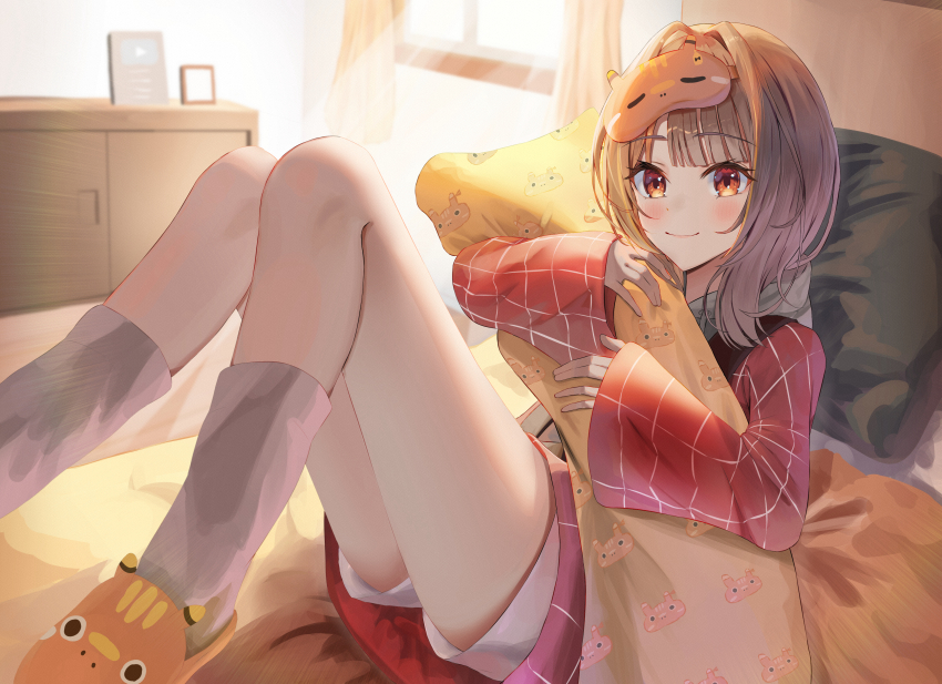 1girl, 1ruq, absurdres, blush, brown_hair, closed_mouth, commentary, grey_hoodie