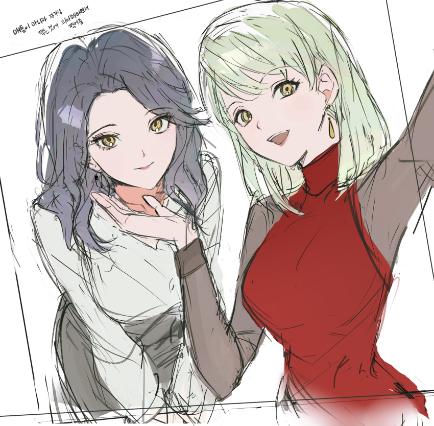 2girls, bang_dream!, bang_dream!_it's_mygo!!!!!, black_hair, breasts, closed_mouth, commentary_request, dress, earrings, green_hair, hand_up, highres, hiyokoda, jewelry, korean_commentary, korean_text, medium_breasts, medium_hair, mori_minami, multiple_girls, open_mouth, red_dress, shirt, teeth, togawa_mizuho, translation_request, upper_teeth_only, white_shirt, yellow_eyes