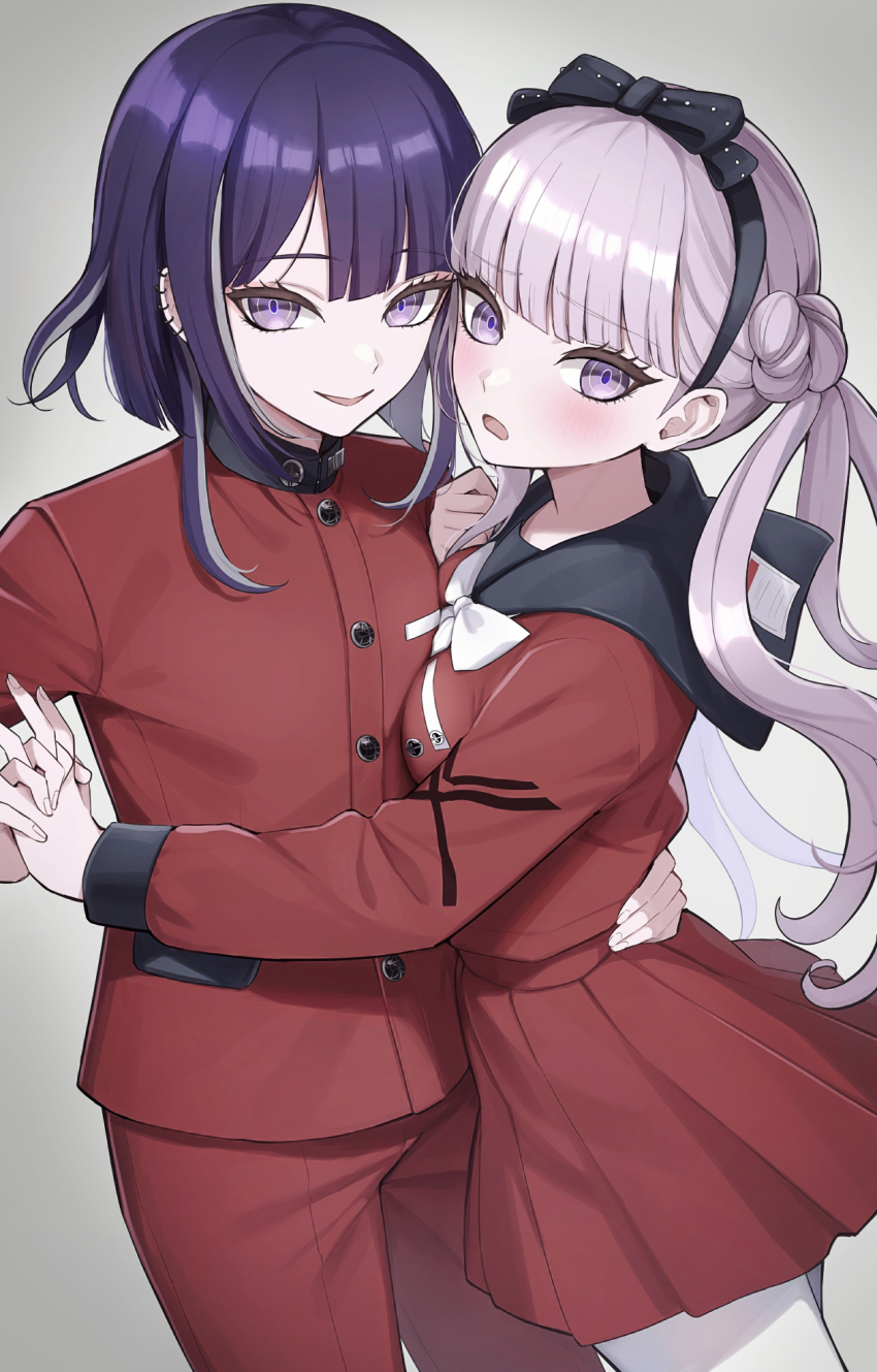 1boy, 1girl, black_bow, black_hairband, black_sailor_collar, blush, bow, brother_and_sister