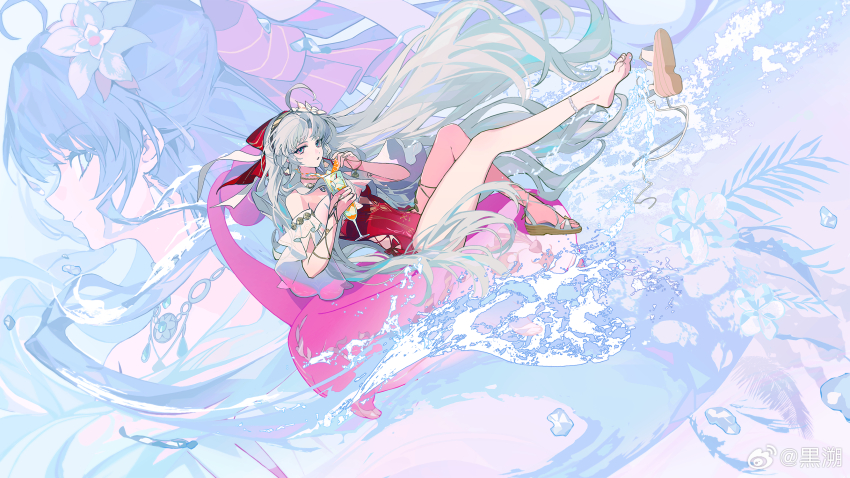 1girl, ahoge, aqua_eyes, bare_legs, bare_shoulders, bow, breasts, carlotta_(splashing_summer)_(wuthering_waves), carlotta_(wuthering_waves), chinese_commentary, commentary, commentary_request, cup, drinking_glass, drinking_straw, earrings, flower, full_body, hair_bow, hair_flower, hair_ornament, highres, holding, holding_cup, jewelry, kurohush, legs, long_hair, looking_at_viewer, medium_breasts, multiple_views, off-shoulder_one-piece_swimsuit, off_shoulder, official_alternate_costume, one-piece_swimsuit, parted_lips, pink_bow, pink_one-piece_swimsuit, sandals, single_bare_foot, striped_bow, swimsuit, thighs, very_long_hair, white_flower, white_hair, wuthering_waves