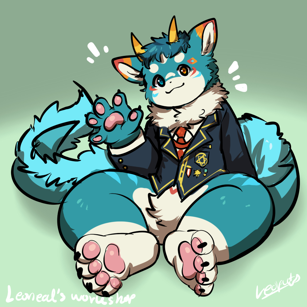 1boy, animal_ears, artist_name, black_suit, claws, closed_mouth, commentary, dragon_ears, dragon_horns, dragon_tail, english_commentary, formal_clothes, furry, furry_male, green_background, heterochromia, horns, kantos_(xxl), leoneal's_workshop, looking_at_viewer, male_focus, no_pants, pawpads, signature, sitting, smile, suit, tail, xxl_woofia