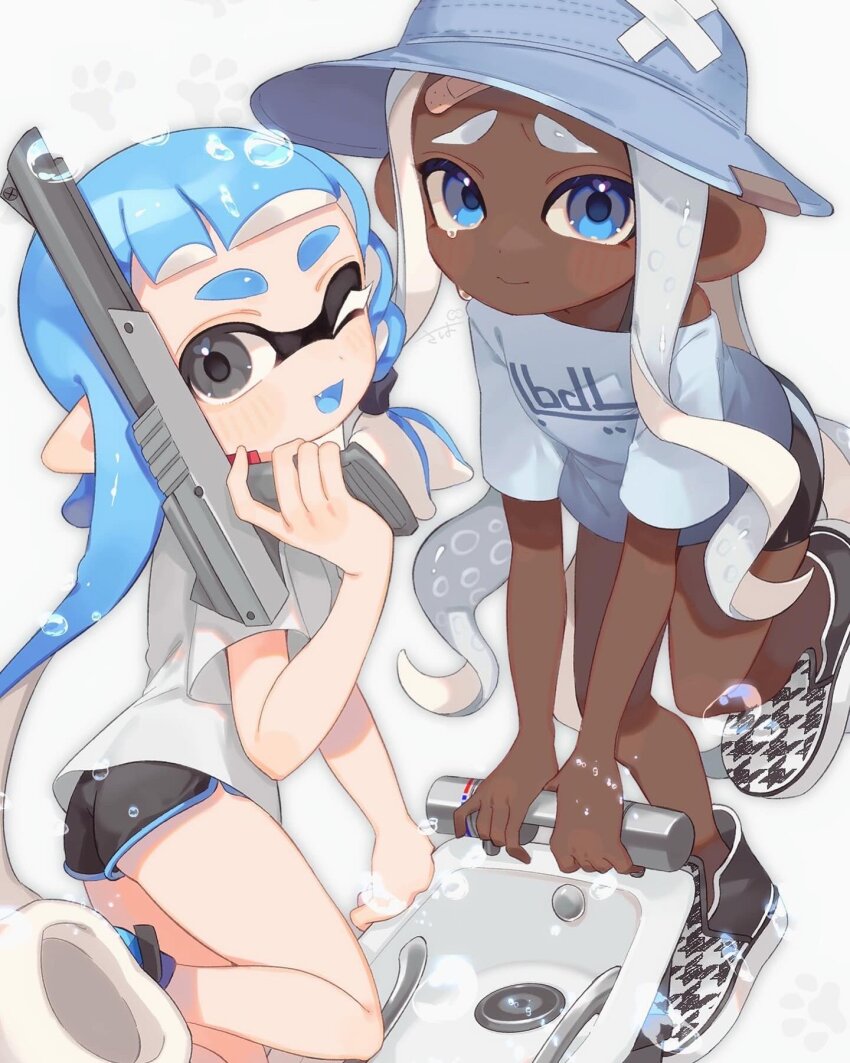 2girls, ass, black_shorts, bloblobber_(splatoon), blue_eyes, blue_hair, dark-skinned_female, dark_skin