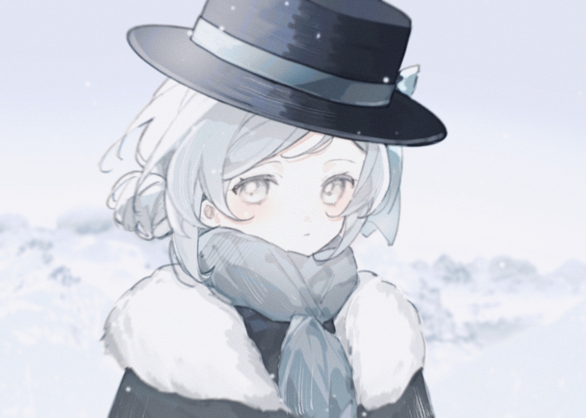 1girl, aa_huaju_pifa_ma_zong, black_coat, black_hat, blurry, blurry_background, boater_hat, closed_mouth, coat, dot_mouth, fur-trimmed_coat, fur_trim, grey_eyes, grey_hair, grey_scarf, hair_bun, hat, highres, looking_at_viewer, mountain, official_alternate_costume, reverse:1999, scarf, short_hair, single_side_bun, snow, solo, upper_body, vertin_(reverse:1999), vertin_(winter)_(reverse:1999)