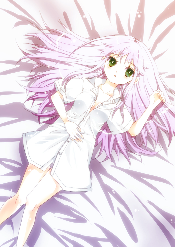 1girl, bad_id, bad_pixiv_id, bed, cho-bi, female_focus, green_eyes, index_(toaru_majutsu_no_index), legs, long_hair, lying, purple_hair, shirt, shousuke, solo, toaru_majutsu_no_index