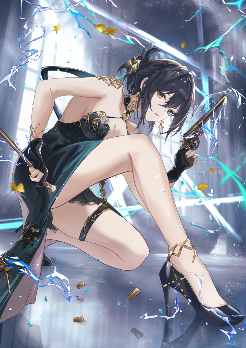 1girl, absurdres, asymmetrical_dual_wielding, bare_shoulders, black_gloves, black_hair, breasts, chinese_commentary