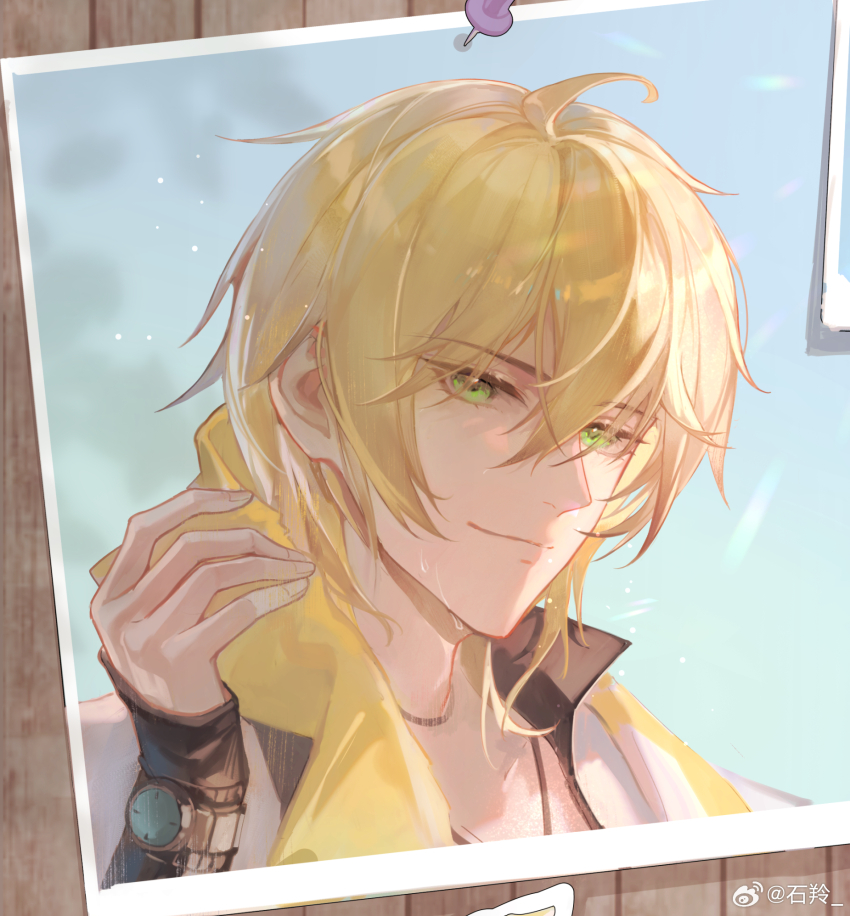 1boy, alkaid_mcgrath, alkaid_mcgrath_(azure_island), blonde_hair, blue_background, bulletin_board, chinese_commentary, closed_mouth