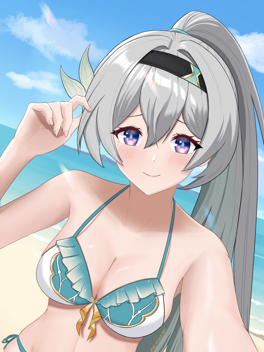1girl, absurdres, alternate_costume, alternate_hairstyle, bare_shoulders, bikini, black_hairband, blush, breasts, cleavage, closed_mouth, collarbone, firefly_(honkai:_star_rail), green_bikini, grey_hair, hair_between_eyes, hair_ornament, hairband, highres, honkai:_star_rail, honkai_(series), klashikari, large_breasts, long_hair, looking_at_viewer, pink_eyes, ponytail, smile, solo, swimsuit