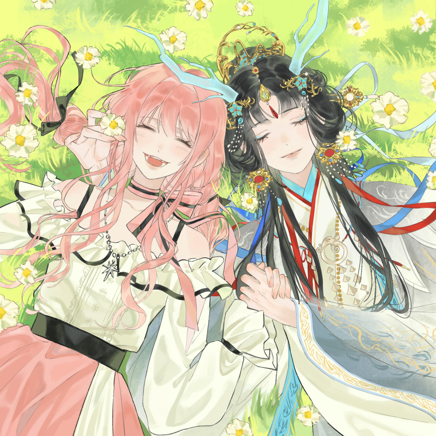 2girls, ^_^, bead_necklace, beads, belt, black_belt, black_bow, black_hair