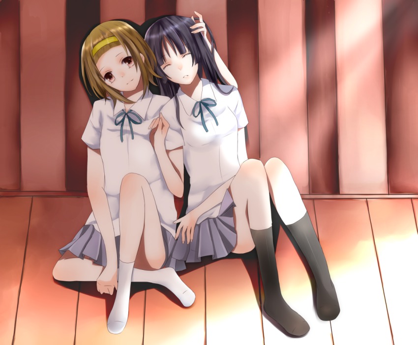 akiyama_mio, bad_id, bad_pixiv_id, black_hair, brown_eyes, brown_hair, closed_eyes, k-on!, kuroneko_(pink-rori), long_hair, school_uniform, short_hair, sleeping, tainaka_ritsu