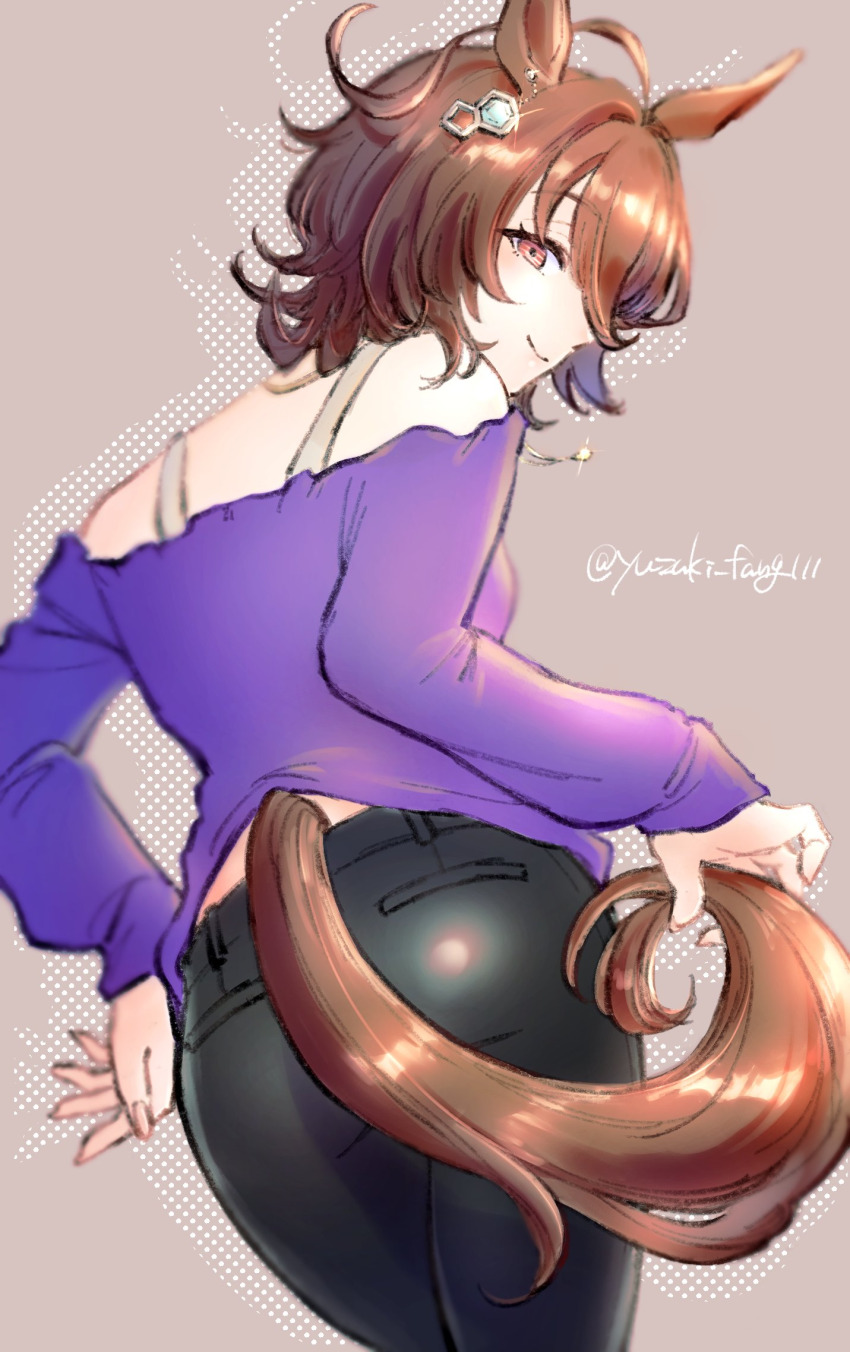 1girl, agnes_tachyon_(casual)_(umamusume), agnes_tachyon_(umamusume), ahoge, animal_ears, ass, black_pants, brown_background