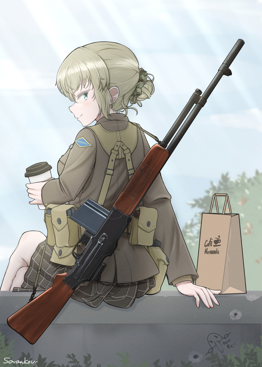 1girl, absurdres, adapted_uniform, aqua_eyes, bag, blonde_hair, bullet_hole, camouflage_scrunchie, cloud, coffee, commentary_request, crossed_legs, cup, gun, gun_on_back, gun_sling, hair_bun, highres, holding, holding_cup, kilroy_was_here, light_machine_gun, load_bearing_equipment, looking_at_viewer, looking_back, m1918_bar, machine_gun, original, paper_bag, plaid_clothes, plaid_skirt, pouch, revision, savankov, scrunchie, short_hair, signature, sitting, skirt, sky, smile, soldier, solo, tree, united_states_army_rangers, weapon, weapon_on_back
