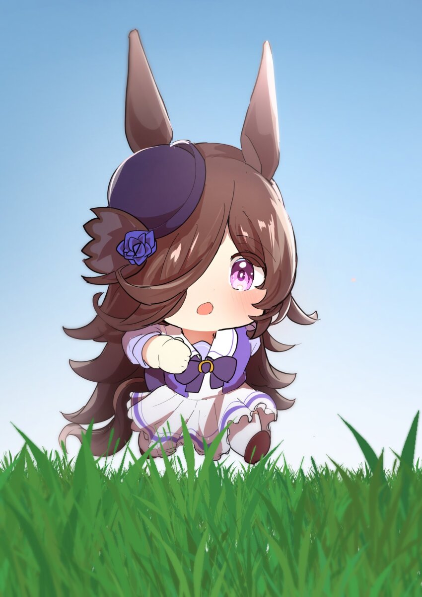 animal_ears, bare_arms, black_hat, blue_bow, blue_bowtie, blue_flower, blue_rose, blue_shirt, blue_sky, blush, bow, bowler_hat, bowtie, bright_pupils, brown_hair, brown_shoes, commentary_request, curly_hair, day, deformed, ehho_ehho_(meme), flower, grass, hair_over_one_eye, hat, highres, horse_ears, horse_girl, horse_tail, horseshoe_ornament, long_hair, meme, outdoors, purple_eyes, rice_shower_(umamusume), rose, running, school_uniform, shirt, shoes, sidelighting, skirt, sky, sunlight, tail, thighhighs, tilted_headwear, tracen_school_uniform, umamusume, very_long_hair, white_skirt, white_thighhighs, yu-muge