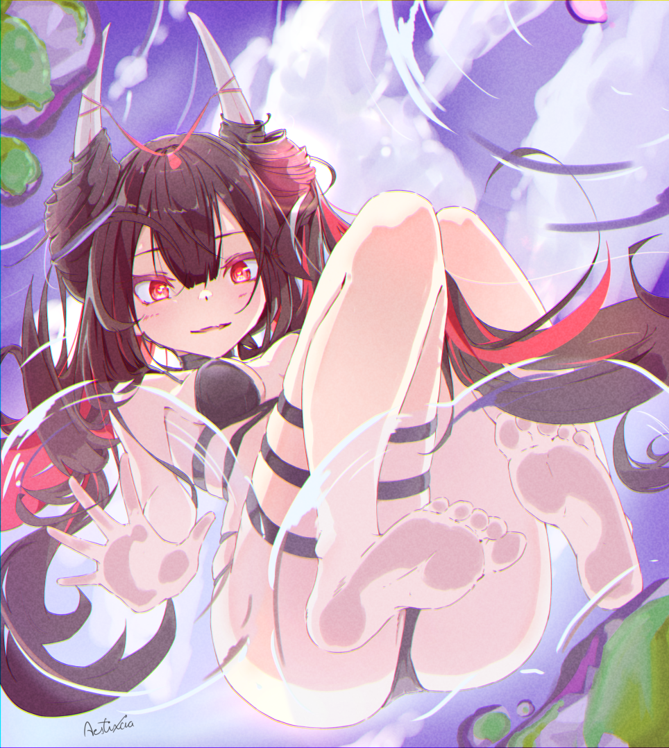 1girl, aesfixcia, ass, azur_lane, bare_shoulders, barefoot, bikini, black_bikini, black_choker, black_hair, breasts, choker, commentary, english_commentary, feet, from_below, hair_between_eyes, hatsuzuki_(august's_first_romance)_(azur_lane), hatsuzuki_(azur_lane), horns, long_hair, looking_at_viewer, multi-strapped_bikini_bottom, multicolored_hair, multiple_thigh_straps, official_alternate_costume, open_mouth, red_eyes, red_streaks, signature, small_breasts, solo, streaked_hair, swimsuit, thigh_strap, two-tone_hair, very_long_hair, white_horns