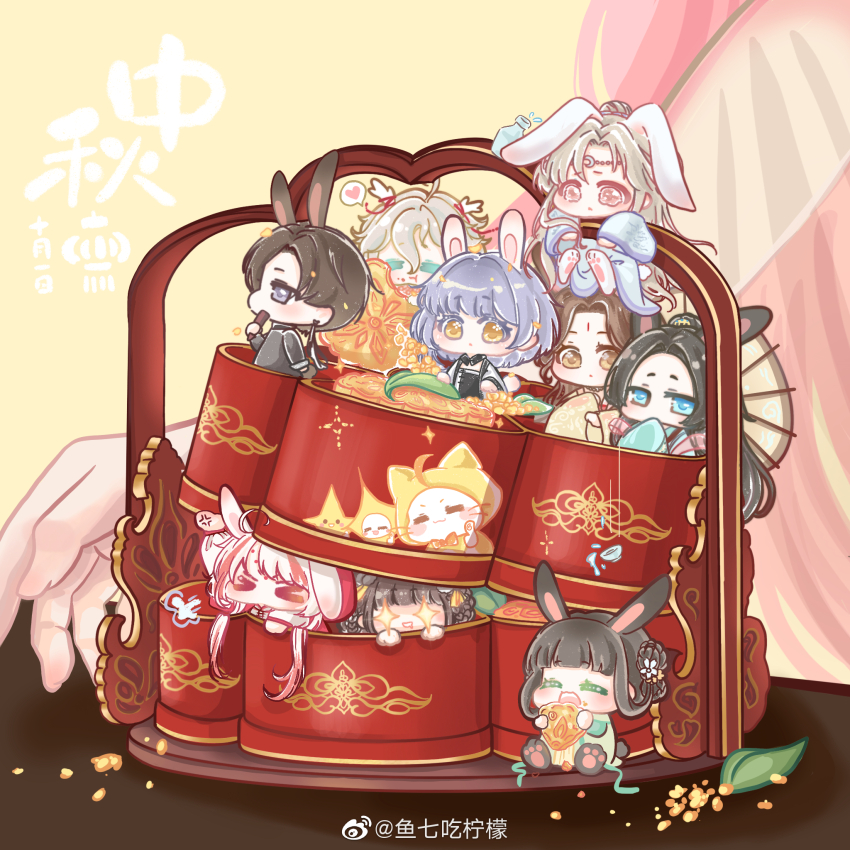 >_<, +_+, 3boys, 6+girls, :o, =_=, ^_^, animal, animal_ears, animal_feet, annoyed, antler_ribbon, antlers, aqua_eyes, baishuo_(shining_nikki), black_collar, black_dress, black_hanfu, blue_hanfu, braid, braided_hair_rings, brown_hair, cat, chi_xiaoyu_(shining_nikki), chibi, chinese_clothes, circlet, clinging, cloak, closed_eyes, closed_mouth, clothed_animal, collar, colored_eyelashes, country_connection, covering_own_mouth, crescent, crumbs, deer_antlers, detached_collar, dress, eating, eyelashes, facial_mark, floppy_ears, folded_fan, folding_fan, food, forehead_mark, from_side, green_hanfu, grey_hair, hagoromo, hair_intakes, hair_rings, hand_fan, hand_on_own_ear, hanfu, heart, highres, holding, holding_fan, holding_food, holding_umbrella, hood, hood_up, hooded_cloak, horns, jacket, jiang_xitong_(shining_nikki), kemonomimi_mode, leaf, long_hair, long_sleeves, looking_at_another, luming_(shining_nikki), mandarin_collar, mid-autumn_festival, mini_person, miniboy, minigirl, momo_(nikki), mooncake, multicolored_hair, multiple_boys, multiple_girls, nikki_(nikki), nikki_(series), parted_lips, pawpads, pink_hair, plate, purple_eyes, qin_yi_(shining_nikki), qing_yumo_(shining_nikki), rabbit_boy, rabbit_ears, rabbit_girl, rabbit_tail, red_cloak, red_hair, red_ribbon, ribbon, shawl, shining_nikki, short_hair, sleeve_cuffs, sparkling_eyes, speech_bubble, spoken_heart, star_(sky), strapless, strapless_dress, streaked_hair, table, tail, thumbs_up, two-tone_hair, umbrella, umbrella_over_shoulder, vermillion_snow_(shining_nikki), very_long_hair, watermark, weibo_watermark, white_cat, white_hair, white_jacket, xiaoyu_qixing, yellow_background, yellow_eyes, yellow_umbrella, yexiao_(shining_nikki)