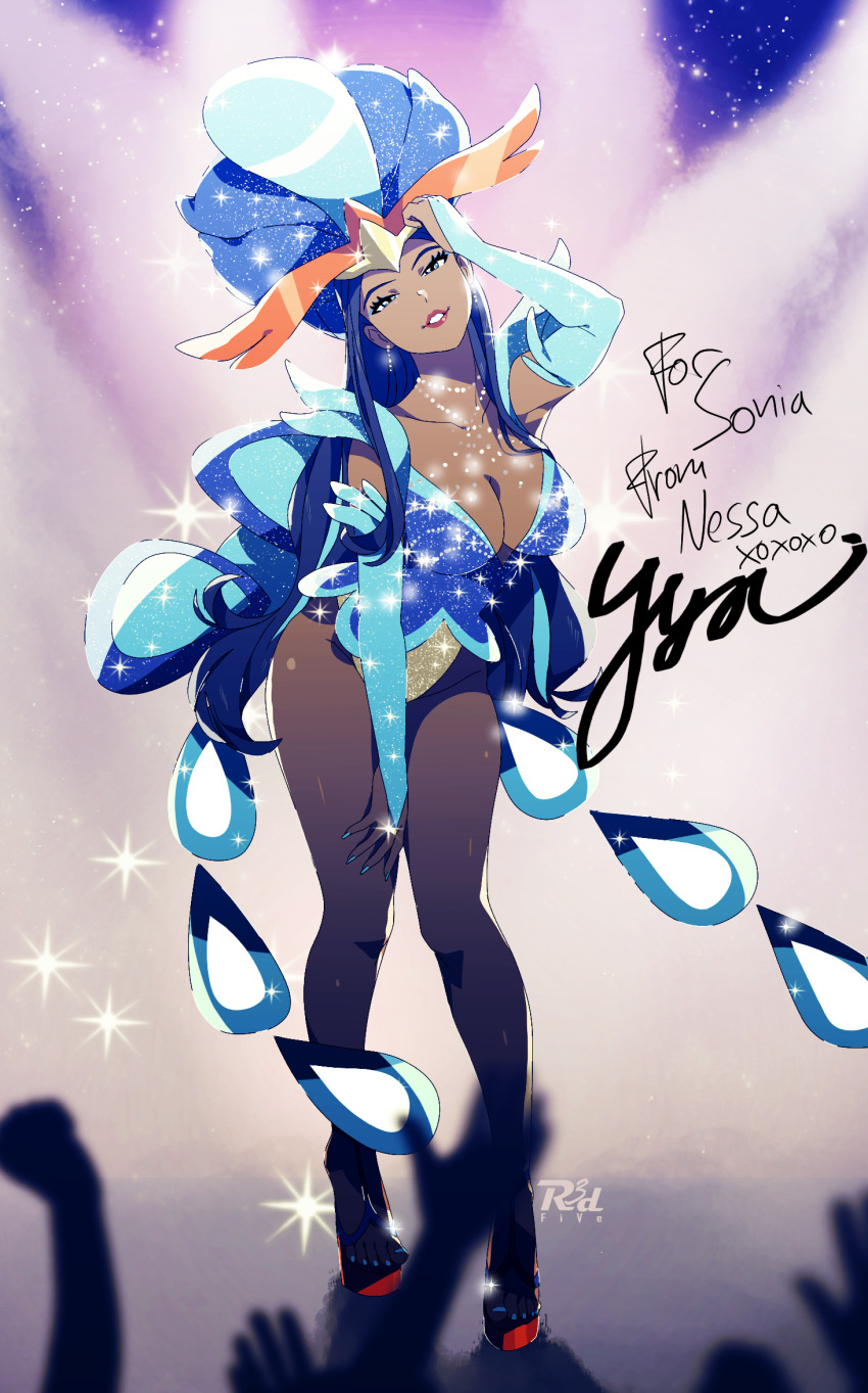 alternate_costume, audience, blue_eyes, blue_hair, blurry, blurry_foreground, breasts, bridal_gauntlets, character_name, cleavage, collarbone, cosplay, dark-skinned_female, dark_skin, elbow_gloves, eyeshadow, facing_viewer, gloves, headdress, high_heels, highres, jewelry, large_breasts, leaning_forward, long_hair, looking_at_viewer, makeup, nail_polish, necklace, nessa_(pokemon), nintendo, parted_lips, pokemon, pokemon_sword_and_shield, quaquaval, quaquaval_(cosplay), r3dfive, red_lips, smile, sparkle, stage, toenail_polish, toenails