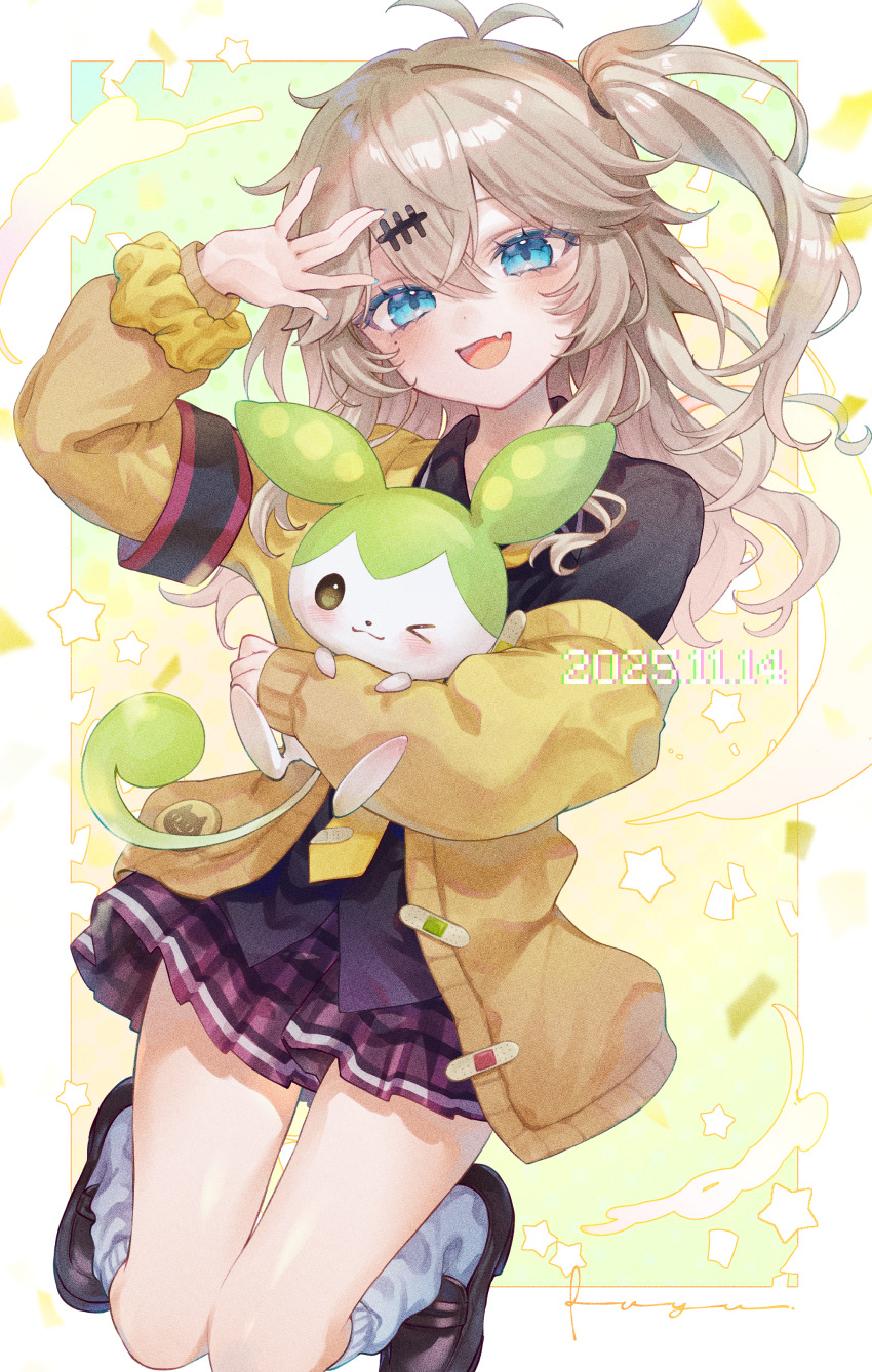 >_o, 1girl, :d, absurdres, arm_up, black_shirt, blue_eyes, brown_eyes