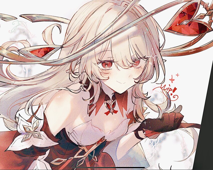 1girl, alice_(genshin_impact), blonde_hair, breasts, brown_gloves, commentary_request, cowlick, detached_collar