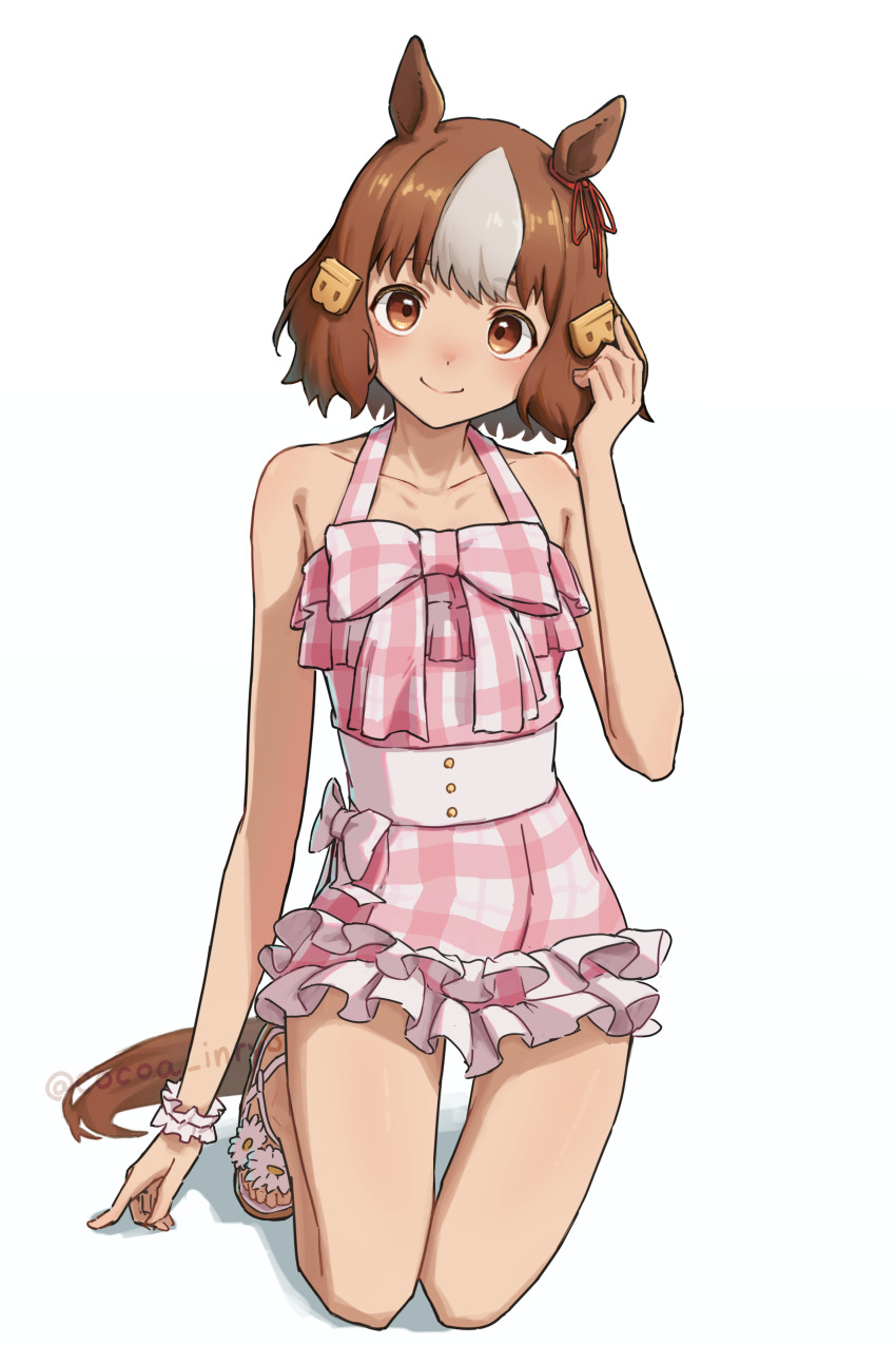 1girl, absurdres, animal_ears, bare_shoulders, belno_light_(umamusume), blush, bow, breasts, brown_hair, closed_mouth, cocoa_inryo, collarbone, commentary_request, dress, dress_swimsuit, ear_ribbon, hair_ornament, highres, horse_ears, horse_girl, horse_tail, letter_hair_ornament, looking_at_viewer, multicolored_hair, one-piece_swimsuit, pink_dress, pink_one-piece_swimsuit, sandals, scrunchie, short_hair, small_breasts, smile, solo, swimsuit, tail, two-tone_hair, umamusume, umamusume:_cinderella_gray, white_hair, wrist_scrunchie