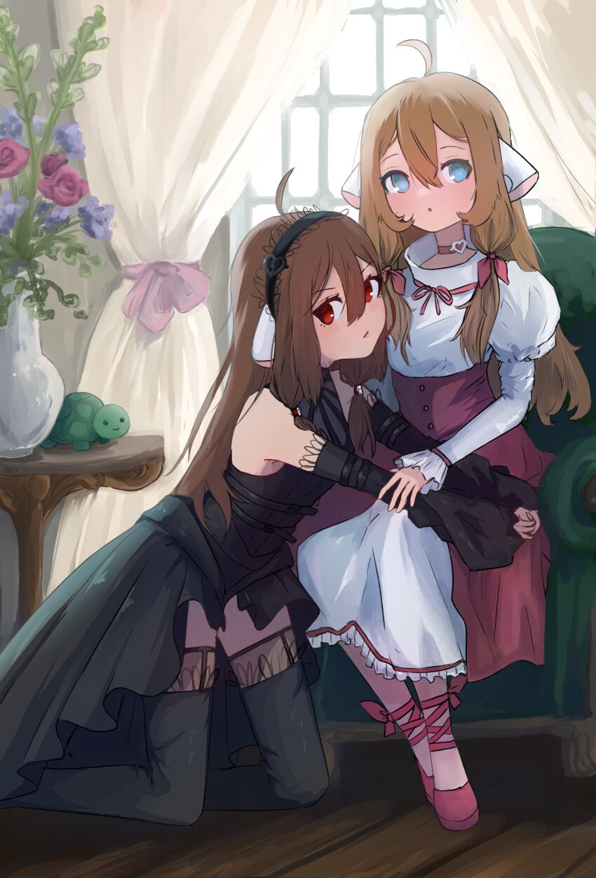 :o, absurdres, ahoge, ankle_strap, arm_warmers, armchair, black_arm_warmers, black_dress, black_hairband, black_thighhighs, blue_eyes, breasts, broken_heart, broken_heart_hair_ornament, brown_hair, chair, chest_belt, chii, chii_(cosplay), chobits, choker, classic_lolita, closed_mouth, cosplay, curtains, day, double-parted_bangs, dress, evil_neuro-sama, flower, flower_pot, freya_(chobits), freya_(chobits)_(cosplay), frilled_dress, frilled_sleeves, frills, full_body, hair_between_eyes, hair_ornament, hair_ribbon, hairband, hand_on_another's_arm, heart, heart_choker, high-low_dress, highres, indoors, juliet_sleeves, kneeling, lace, lace-trimmed_arm_warmers, lace-trimmed_dress, lace-trimmed_hairband, lace_trim, lolita_fashion, long_dress, long_hair, long_sleeves, looking_at_viewer, low-tied_sidelocks, neck_ribbon, neuro-sama, no_nose, no_pupils, on_chair, own_hands_together, persocom_(chobits), pink_choker, pink_dress, pink_flower, pink_ribbon, puffy_sleeves, purple_flower, red_eyes, reivooon, ribbon, robot_ears, sidelocks, sitting, skull_hair_ornament, sleeveless, sleeveless_dress, small_breasts, strappy_heels, thighhighs, turtle, underbust, v-shaped_eyebrows, vedal987, vedal_ai, very_long_hair, white_dress, window, zettai_ryouiki