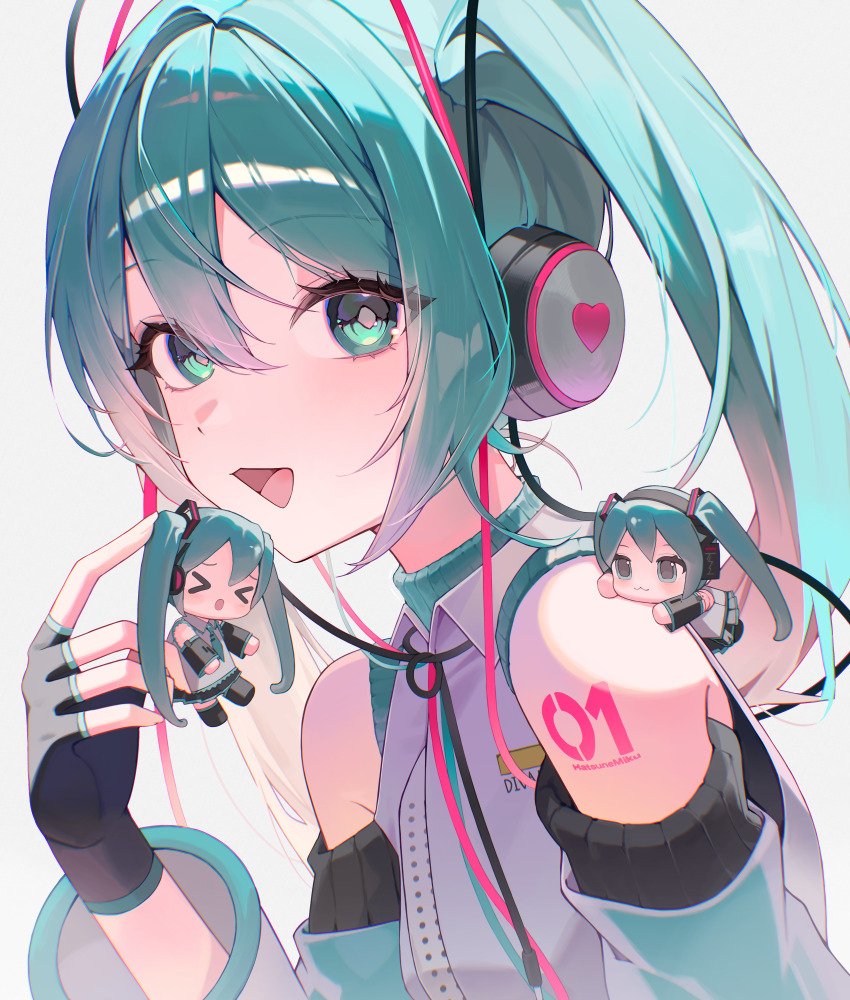>_<, 3girls, absurdres, aqua_eyes, aqua_hair, aqua_trim, arm_tattoo, black_gloves