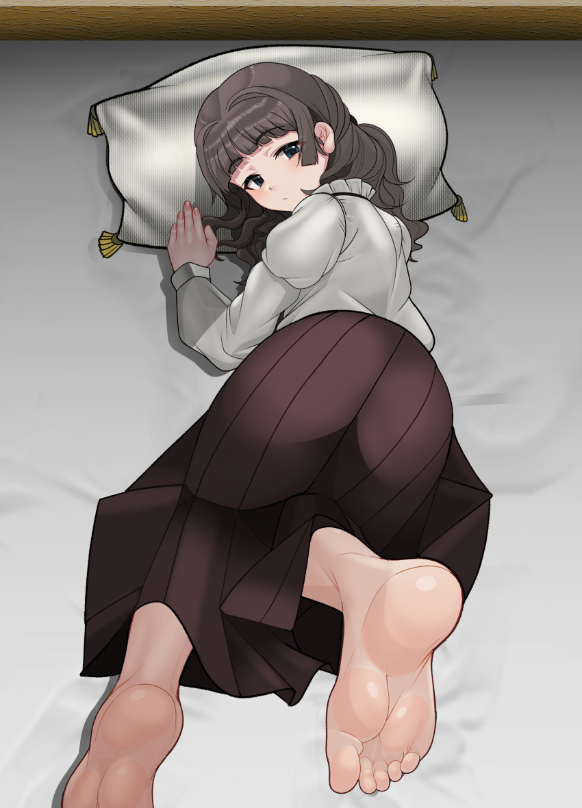 1girl, absurdres, ass, bad_id, bad_pixiv_id, barefoot, blue_eyes, brown_hair