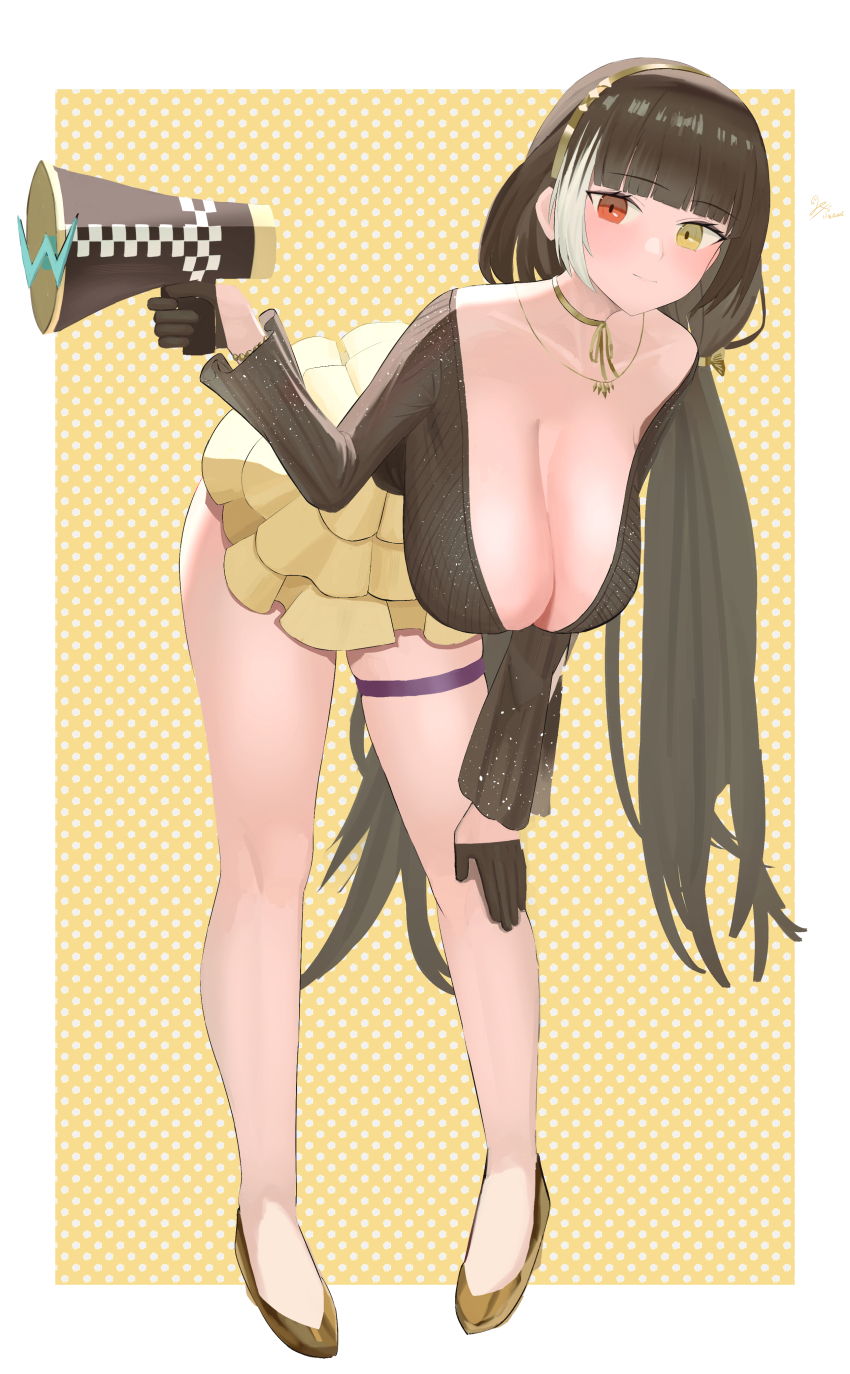 1girl, absurdres, bent_over, black_gloves, black_hair, black_shirt, breasts, commentary_request, dotted_background, full_body, girls'_frontline, girls'_frontline_2:_exilium, gloves, gold_shoes, half_gloves, heterochromia, high_heels, highres, holding, holding_megaphone, koucha_kouden, large_breasts, layered_skirt, long_hair, long_sleeves, looking_at_viewer, megaphone, multicolored_hair, official_alternate_costume, pleated_skirt, plunging_neckline, red_eyes, ro635_(enforcer_of_the_law)_(girls'_frontline), ro635_(girls'_frontline), robella_(girls'_frontline_2), shirt, shoes, skirt, smile, streaked_hair, thigh_strap, thighs, twintails, two-tone_hair, white_hair, yellow_background, yellow_eyes, yellow_skirt