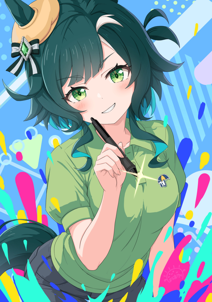1girl, animal_ears, beret, blush, breasts, casual, collarbone, commentary_request, ears_through_headwear, gamyuu_(gamyu), green_eyes, green_hair, green_shirt, grey_pants, grin, hair_between_eyes, hat, highres, holding, holding_pen, horse_ears, horse_girl, horse_tail, kiseki_(casual)_(umamusume), kiseki_(umamusume), looking_at_viewer, multicolored_hair, pants, parted_lips, pen, shirt, short_hair, short_sleeves, smile, solo, streaked_hair, tail, teeth, umamusume, white_streaks, yellow_hat