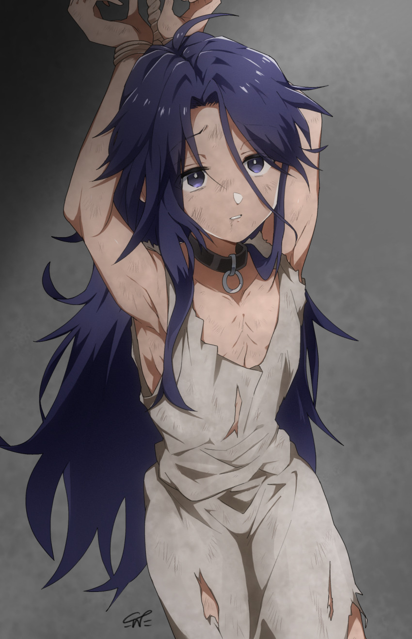 1boy, armpits, arms_up, bound, bound_wrists, bruise, bruise_on_face, collar, collarbone, commentary_request, grey_background, highres, injury, kamshim_(okiraku_ryoushu), kontahsm, long_hair, male_focus, o-ring_collar, okiraku_ryoushu_no_tanoshii_ryouchi_bouei_~seisan-kei_majutsu_de_na_mo_naki_mura_wo_saikyou_no_jousai_toshi_ni~, parted_lips, purple_eyes, purple_hair, signature, solo, torn_clothes