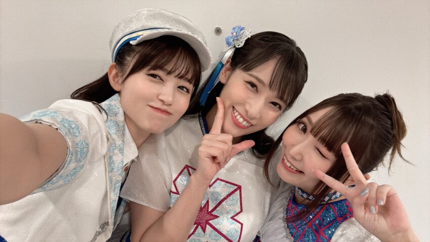 3girls, aida_rikako, black_hair, fantastic_departure!, inami_anju, japanese_(nationality), looking_at_viewer, love_live!