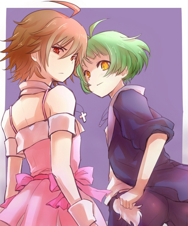 2boys, akizuki_ryo, akizuki_ryo_(cosplay), amagase_touma, amagase_touma_(cosplay), antenna_hair, ass, bad_id, bad_pixiv_id, bare_shoulders, bow, brown_eyes, brown_hair, cosplay, costume_switch, crossdressing, crossdressing_(mtf), cute_&amp;_girly_(idolmaster), green_hair, idolmaster, idolmaster_(classic), idolmaster_2, idolmaster_dearly_stars, jewelry, kasu1192, looking_back, male_focus, multiple_boys, necklace, pink_bow, short_hair, smile, trap, yellow_eyes