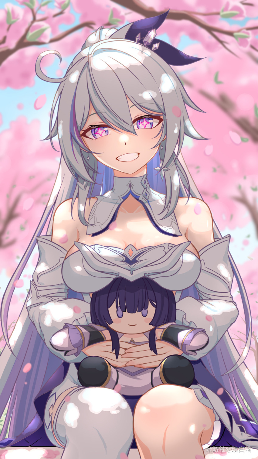 1girl, ahoge, bare_shoulders, blue_eyes, breasts, character_doll, cherry_blossoms, chinese_commentary, cleavage, commentary_request, detached_sleeves, diamond-shaped_pupils, diamond_(shape), doll, dress, high_ponytail, highres, holding, holding_doll, honkai_(series), honkai_impact_3rd, kiana_kaslana, kiana_kaslana_(apho), kiana_kaslana_(herrscher_of_finality), large_breasts, long_hair, looking_at_viewer, miyoushe_watermark, official_alternate_costume, ponytail, qibai_miao, shadow, sitting, smile, solo, symbol-shaped_pupils, tree, very_long_hair, watermark, white_dress