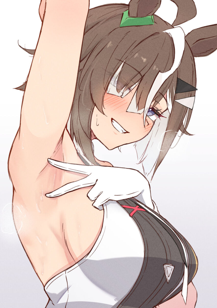 1girl, ahoge, animal_ears, arm_behind_head, arm_up, armpits, blue_eyes, blush, breasts, brown_hair, commentary_request, gloves, grin, hair_ornament, hair_over_one_eye, highres, himura_anzu, horse_ears, horse_girl, large_breasts, looking_at_viewer, multicolored_hair, presenting_armpit, rulership_(umamusume), short_hair, sideboob, simple_background, smile, solo, streaked_hair, umamusume, v, wakipai, white_background, white_gloves, white_streaks