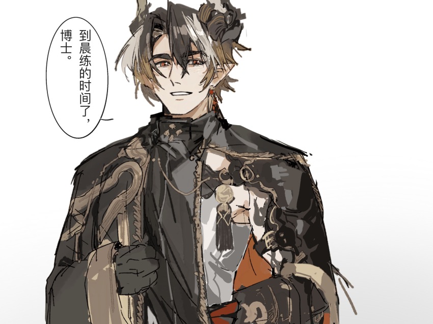 1boy, arknights, astlulianal, chinese_commentary, chinese_text, chongyue_(arknights), commentary_request, dragon_horns, earrings, highres, horns, jewelry, looking_at_viewer, low_ponytail, parted_bangs, pointy_ears, ponytail, red_eyes, shirt, solo, speech_bubble, teeth, upper_body, white_shirt