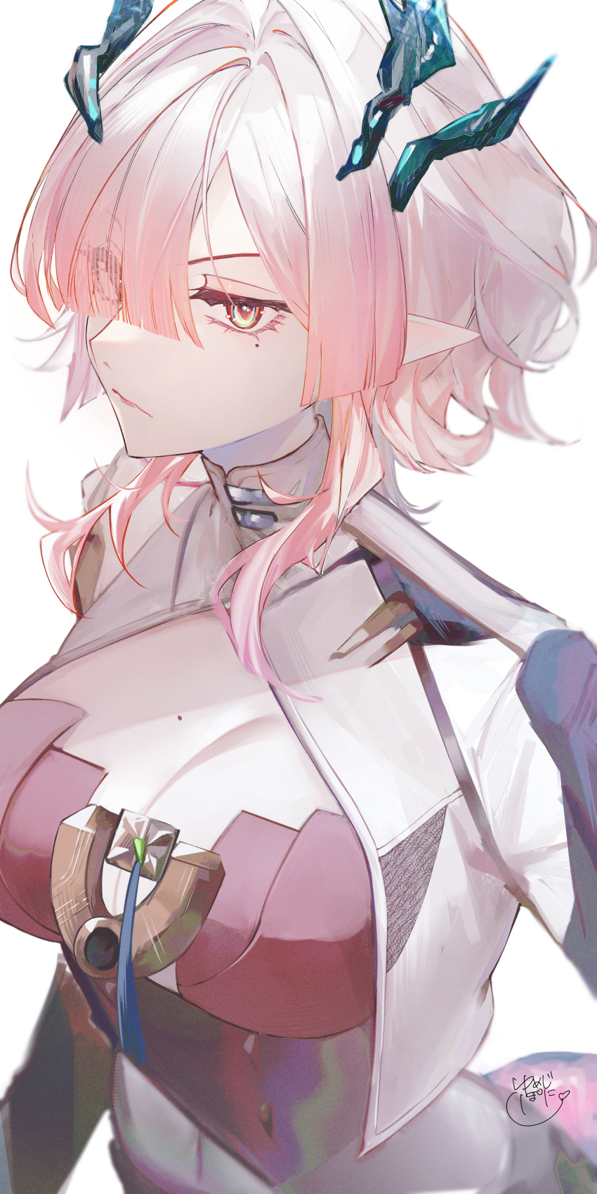 1girl, absurdres, arknights, arknights:_endfield, blunt_bangs, breasts, cleavage, closed_mouth, commentary_request, cropped_jacket, dragon_horns, dress, hair_over_one_eye, highres, horns, jacket, large_breasts, looking_at_viewer, mi_fu_(arknights), mole, mole_under_eye, pink_hair, pointy_ears, red_dress, short_hair, sidelocks, solo, upper_body, white_jacket, yellow_eyes, yumeji_poni
