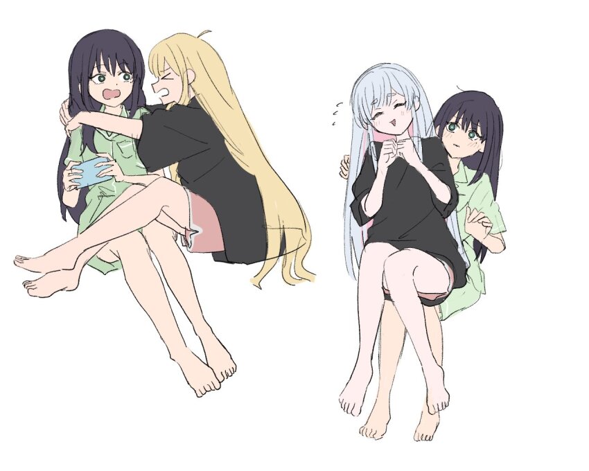 >_<, 3girls, ahoge, arms_around_neck, barefoot, black_hair, black_shirt, blonde_hair