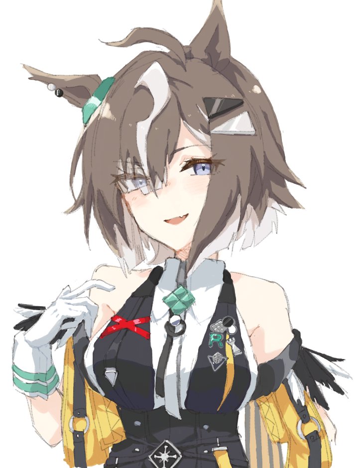 1girl, ahoge, animal_ears, black_shirt, breasts, brown_hair, commentary_request, ear_ornament, eyes_visible_through_hair, fang, gloves, grey_eyes, grey_hair, hair_over_one_eye, horse_ears, horse_girl, looking_at_viewer, medium_breasts, multicolored_hair, nagisa_(golushi), open_mouth, portrait, rulership_(umamusume), shirt, short_hair, simple_background, skin_fang, sleeveless, sleeveless_shirt, solo, streaked_hair, umamusume, upper_body, white_background, white_gloves
