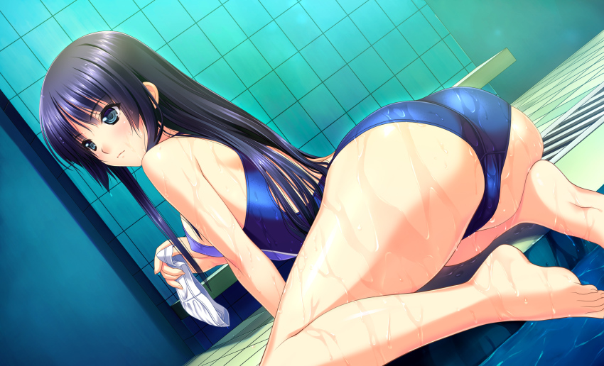 1girl, amasaka_takashi, aqua_eyes, ass, barefoot, black_hair, blue_eyes, blush, competition_swimsuit, dutch_angle, feet, female_focus, game_cg, highres, indoors, koimekuri_clover, long_hair, one-piece_swimsuit, pool, poolside, purple_hair, sakanoue_mikana, shiny_clothes, solo, swimsuit, water, wet