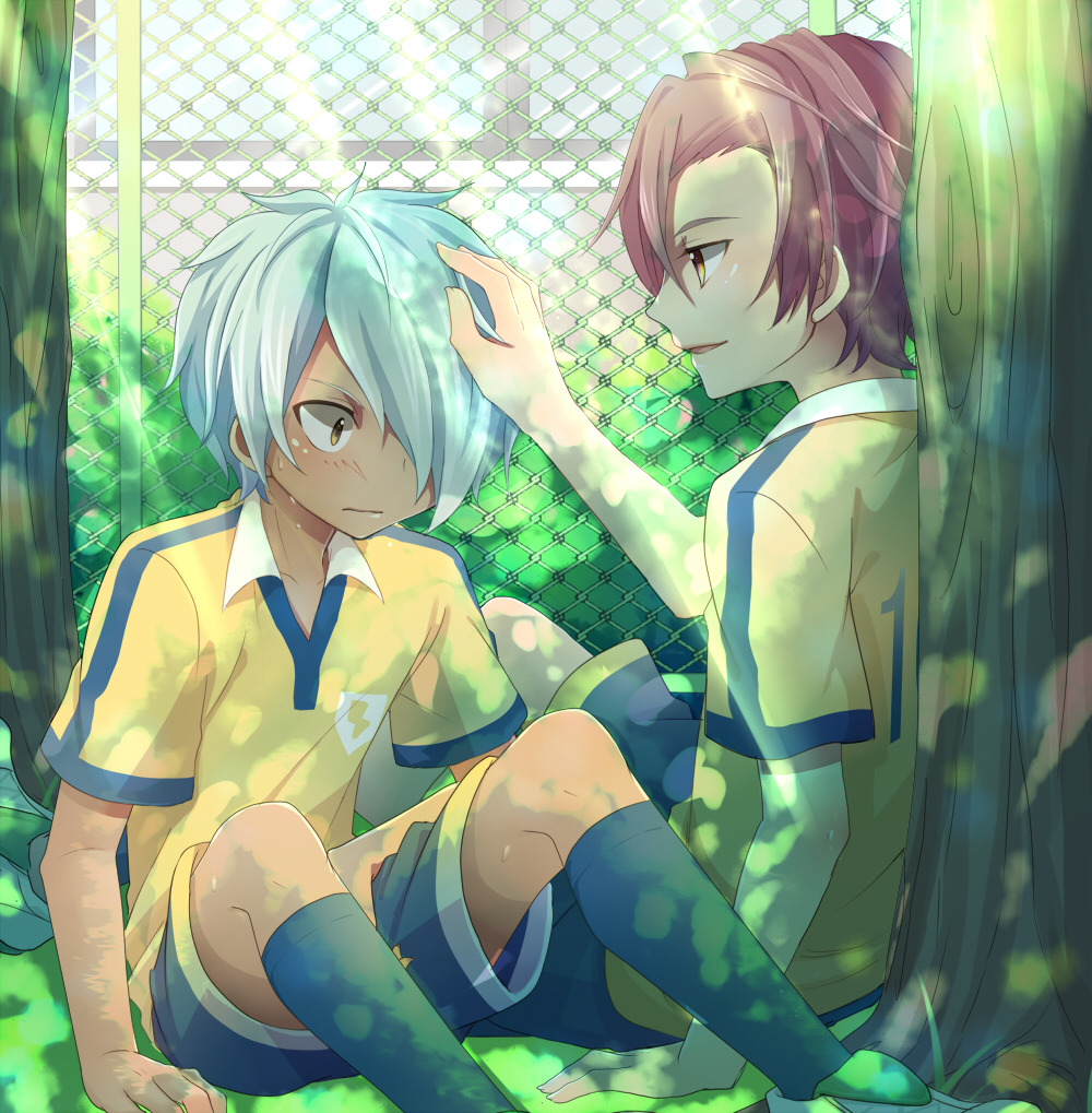 2boys, aqua_hair, bad_id, bad_pixiv_id, brown_eyes, brown_hair, fence, hand_on_another's_head