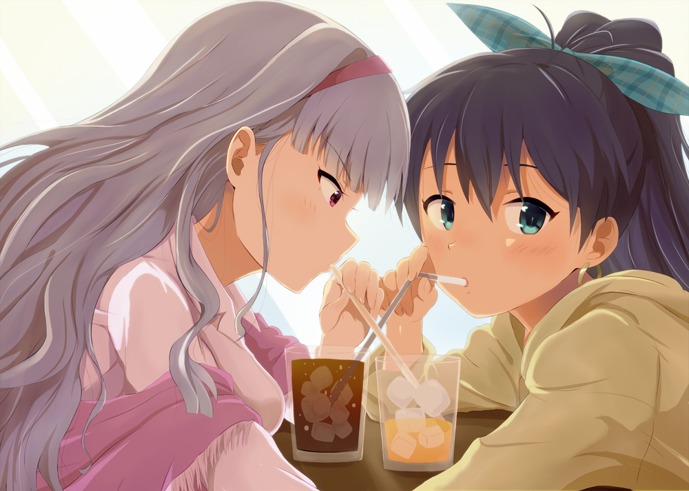 2girls, bad_id, bad_pixiv_id, black_hair, drink, drinking_straw, ganaha_hibiki, green_eyes