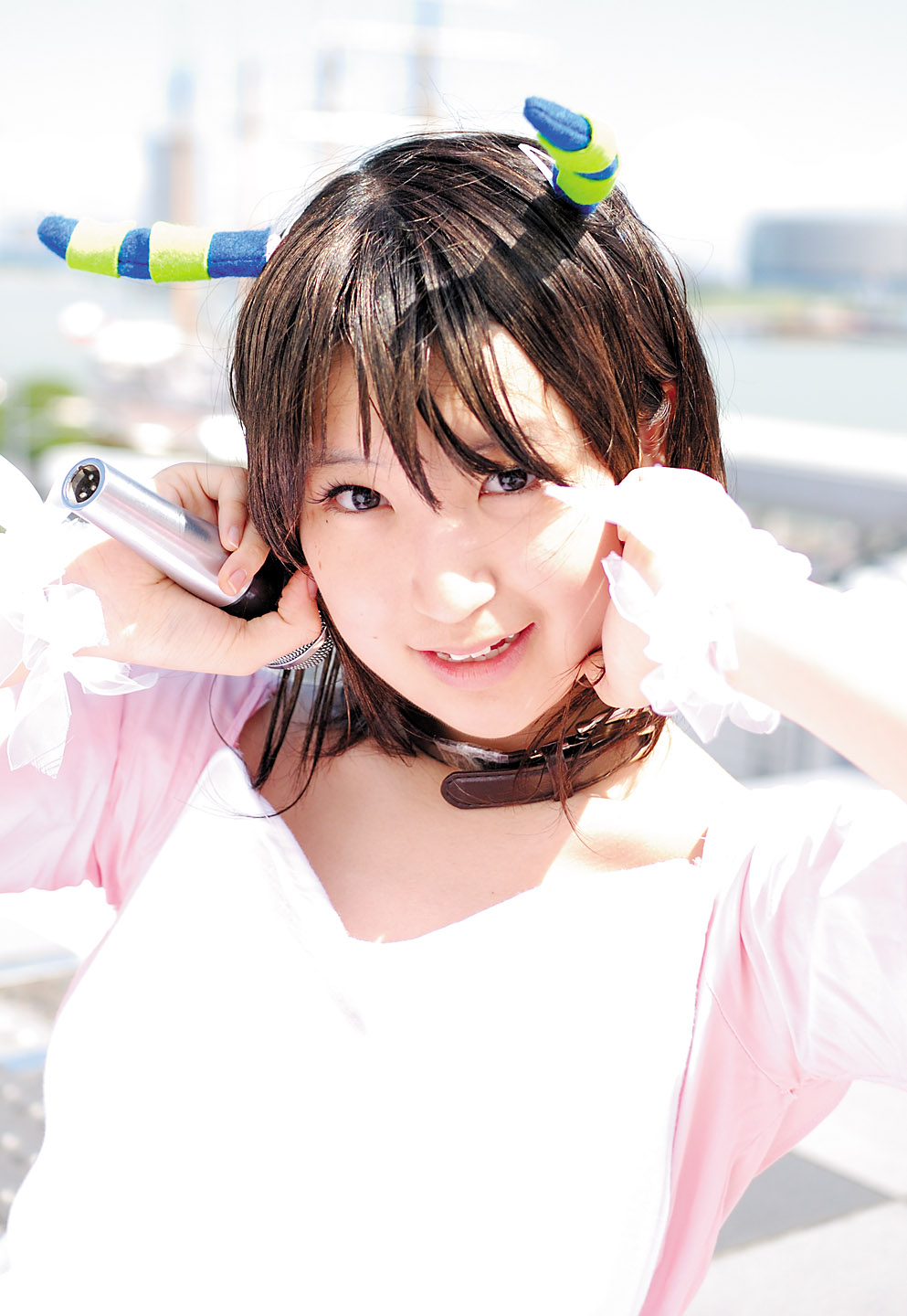 apron, boku_to_maou, cosplay, dress, highres, horns, linda_(boku_to_maou), microphone